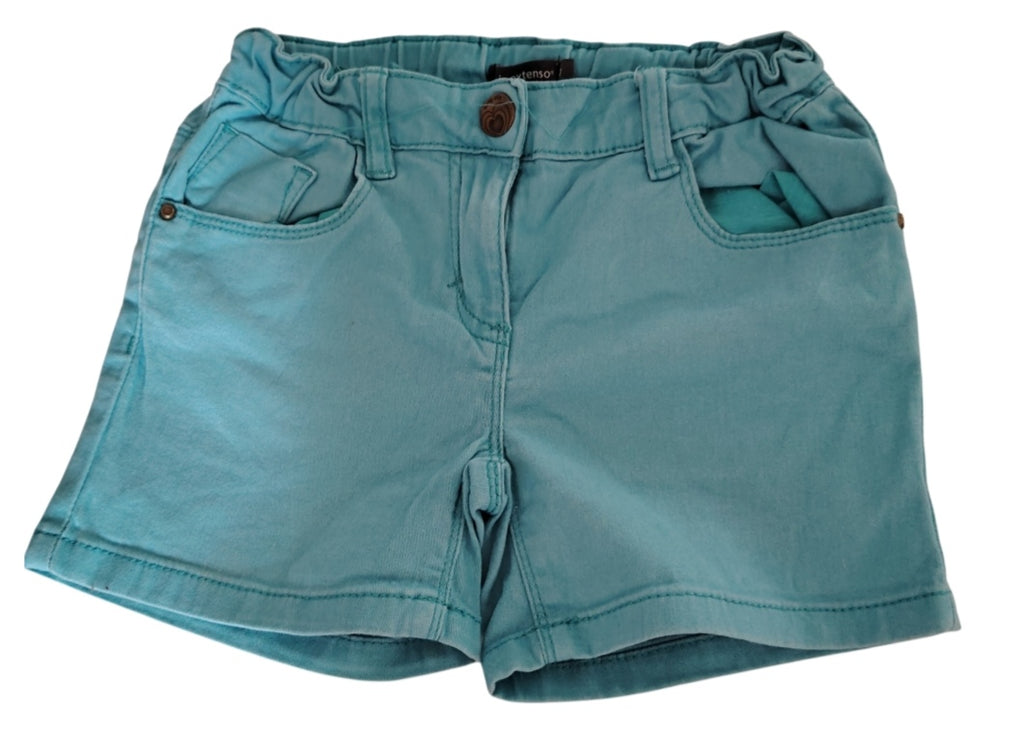 Short fille