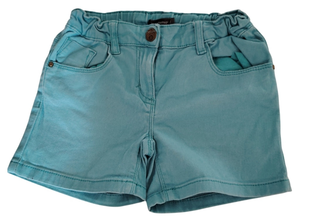 Short fille