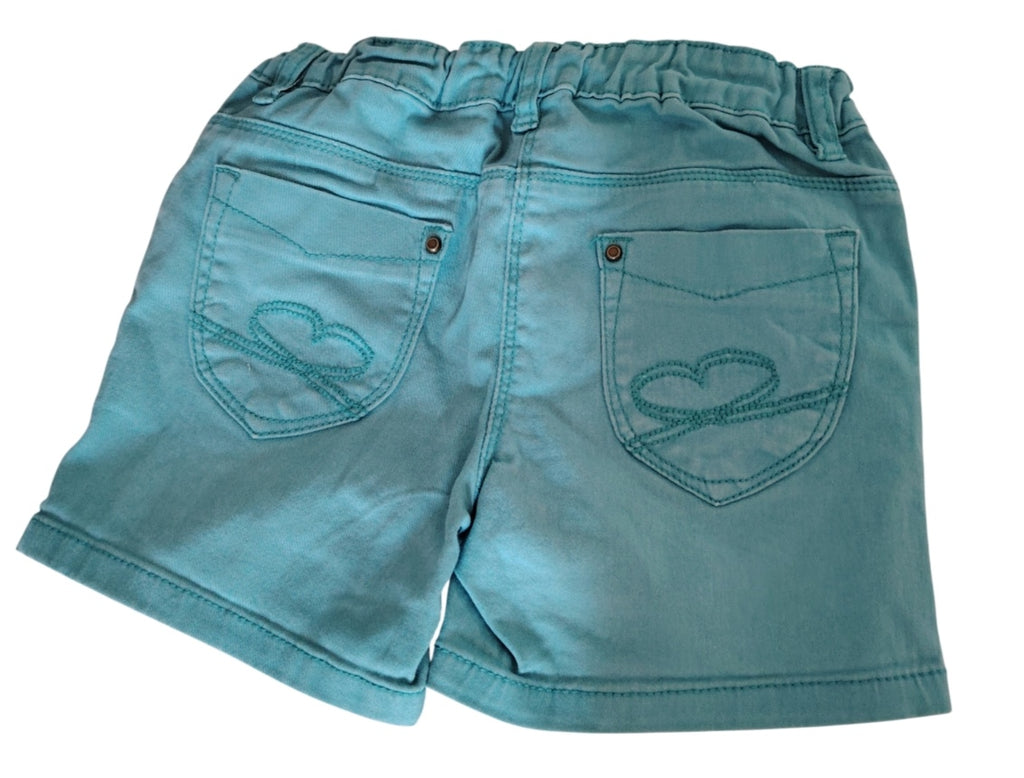 Short fille